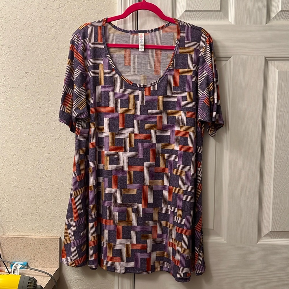 Size L LulaRoe Perfect T